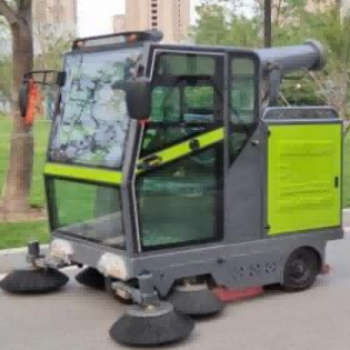 Limang-brush ride-on sweeper