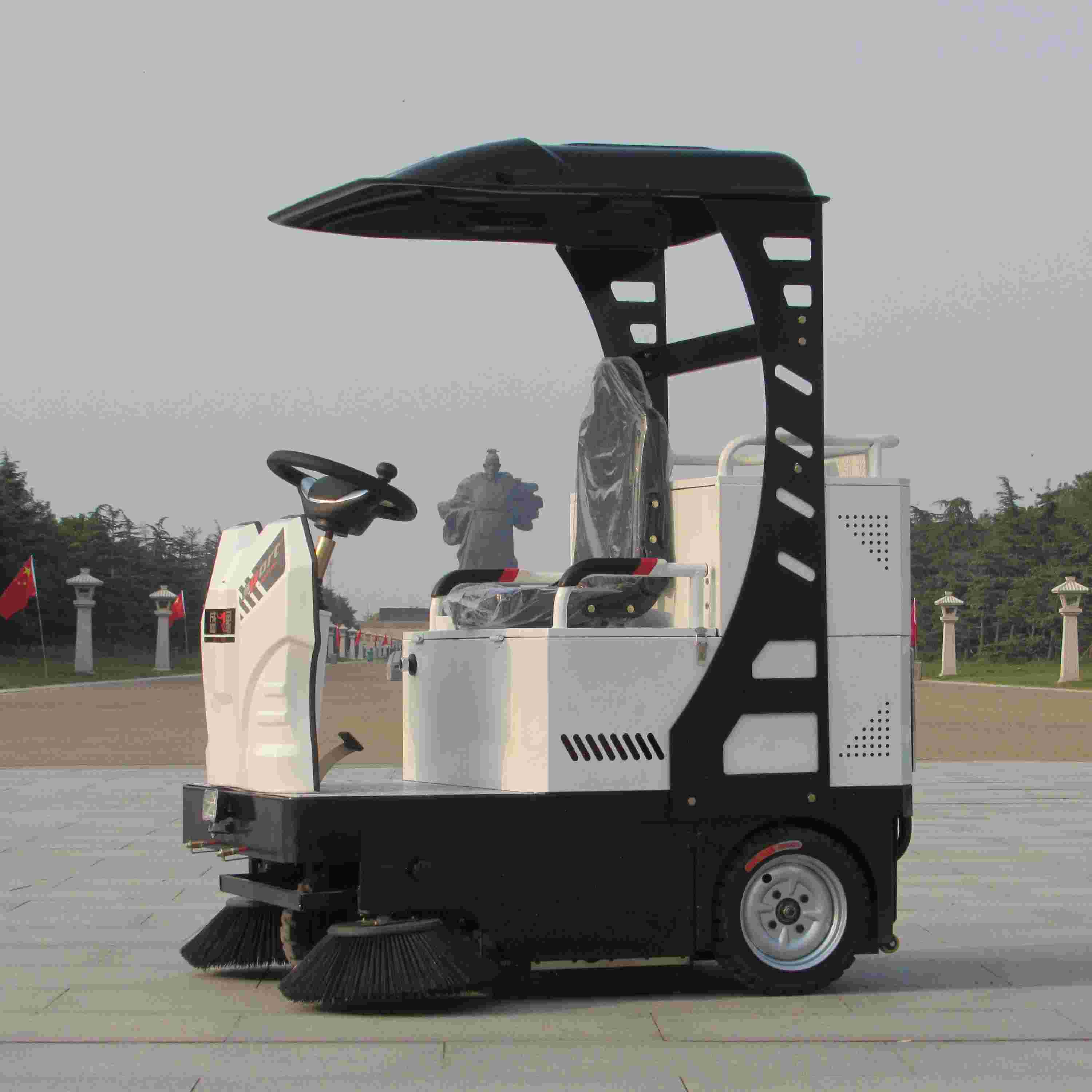 Maliit na electric road sweeper